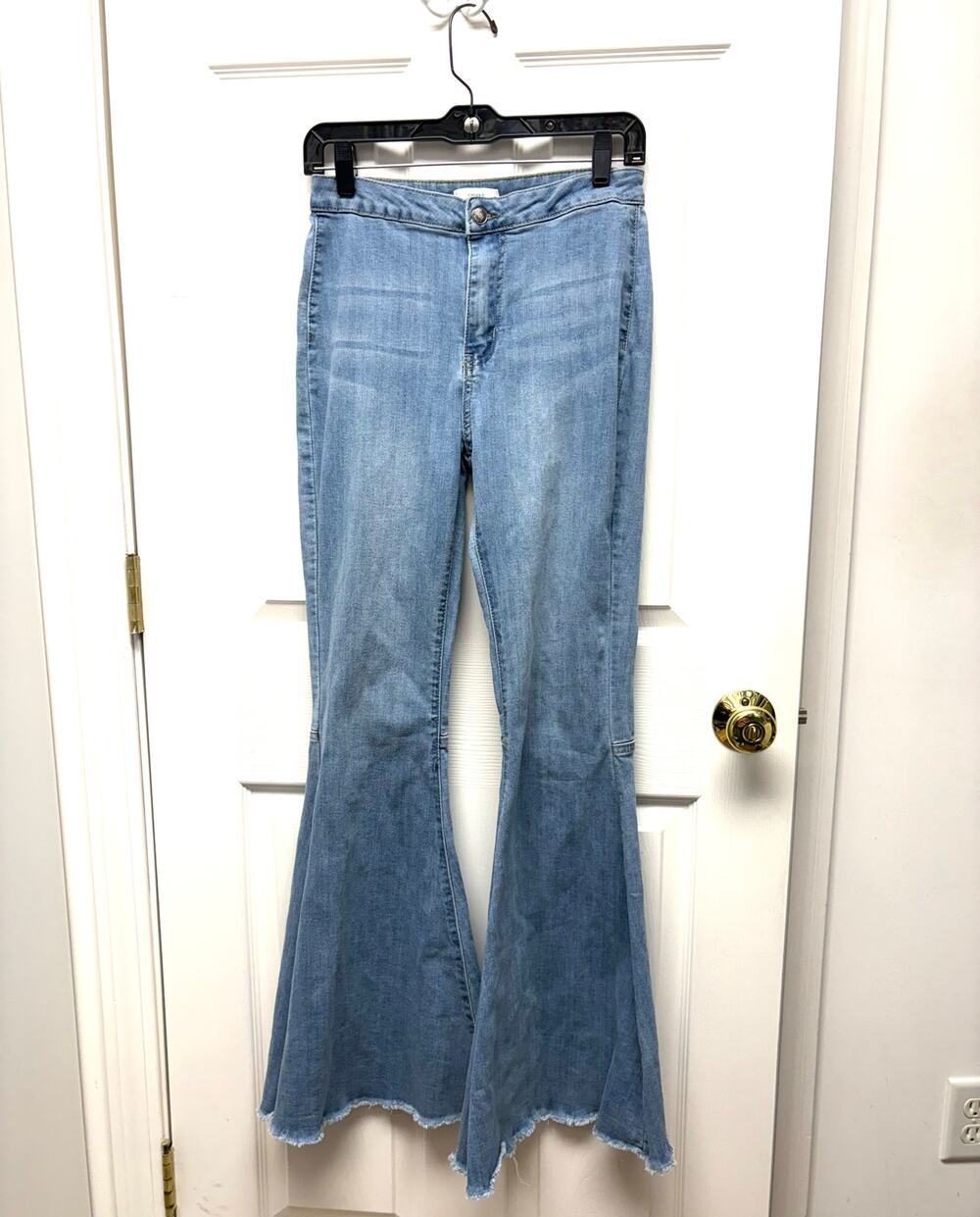 Forever 21 Jeans High Rise Flare Women’s 27 Light Wash Raw Hem Stretch Denim